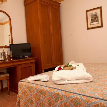 Bagno Santo 3* サトゥルニア